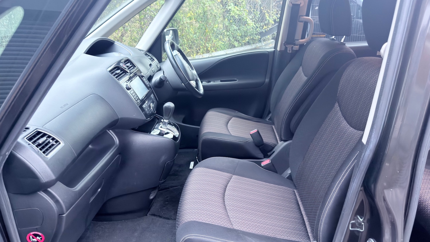 Used Nissan Serena 2014 for sale - 77992060: Photo 15