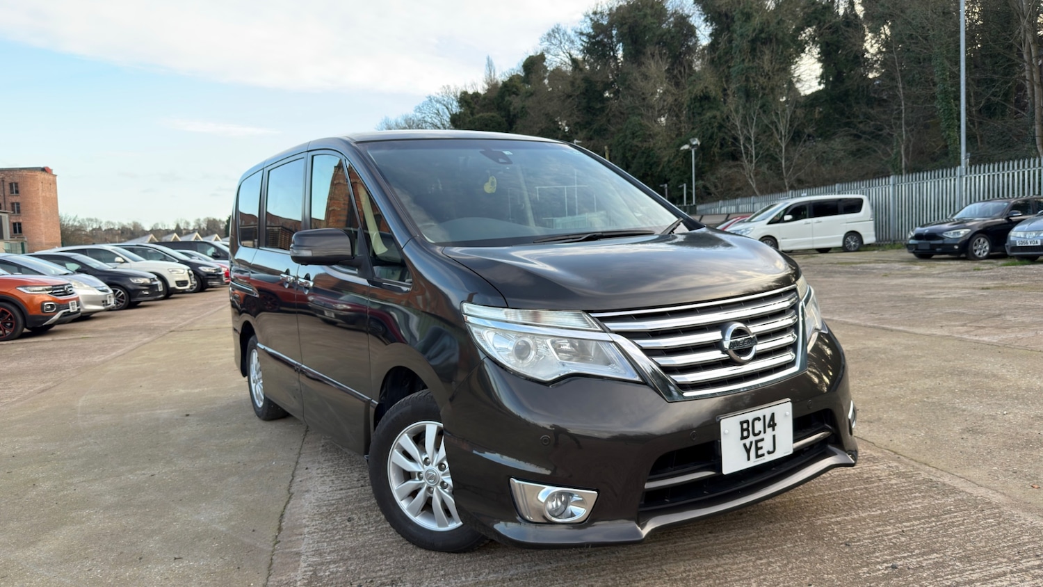 Used Nissan Serena 2014 for sale - 77992060: Photo 2