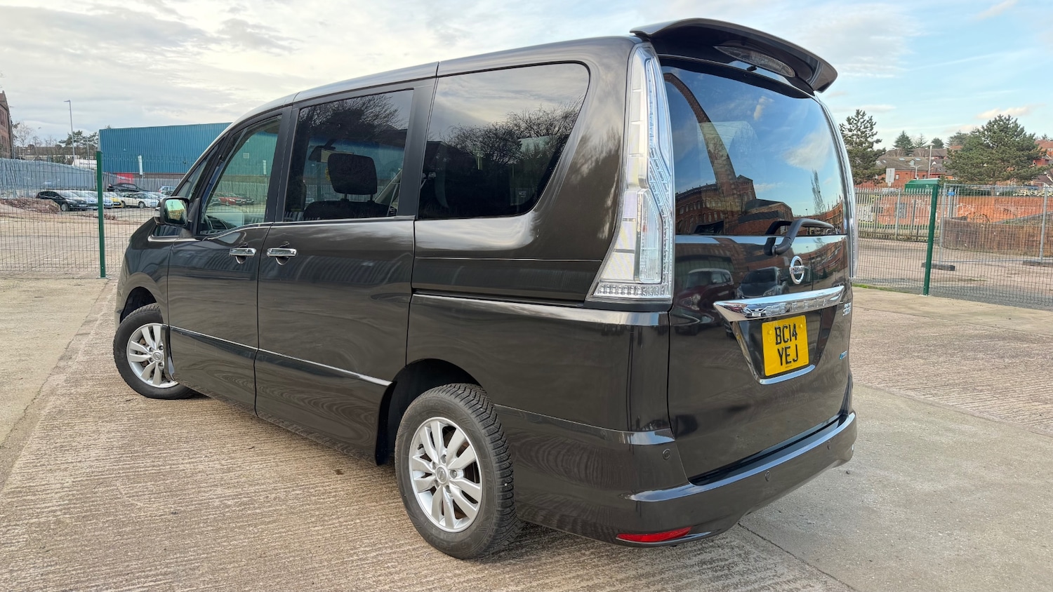 Used Nissan Serena 2014 for sale - 77992060: Photo 5