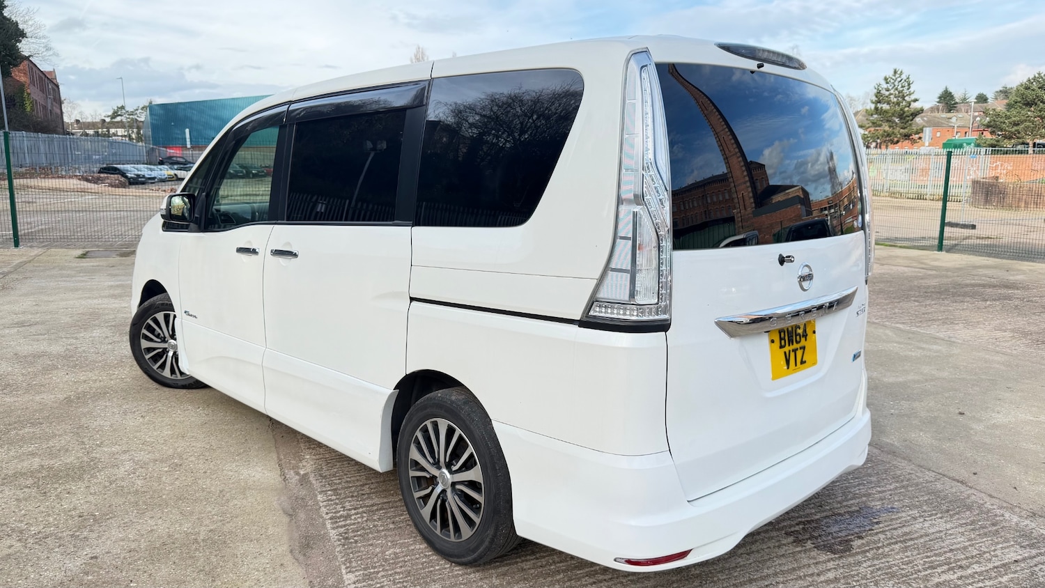 Used Nissan Serena 2025 for sale - 77992823: Photo 2