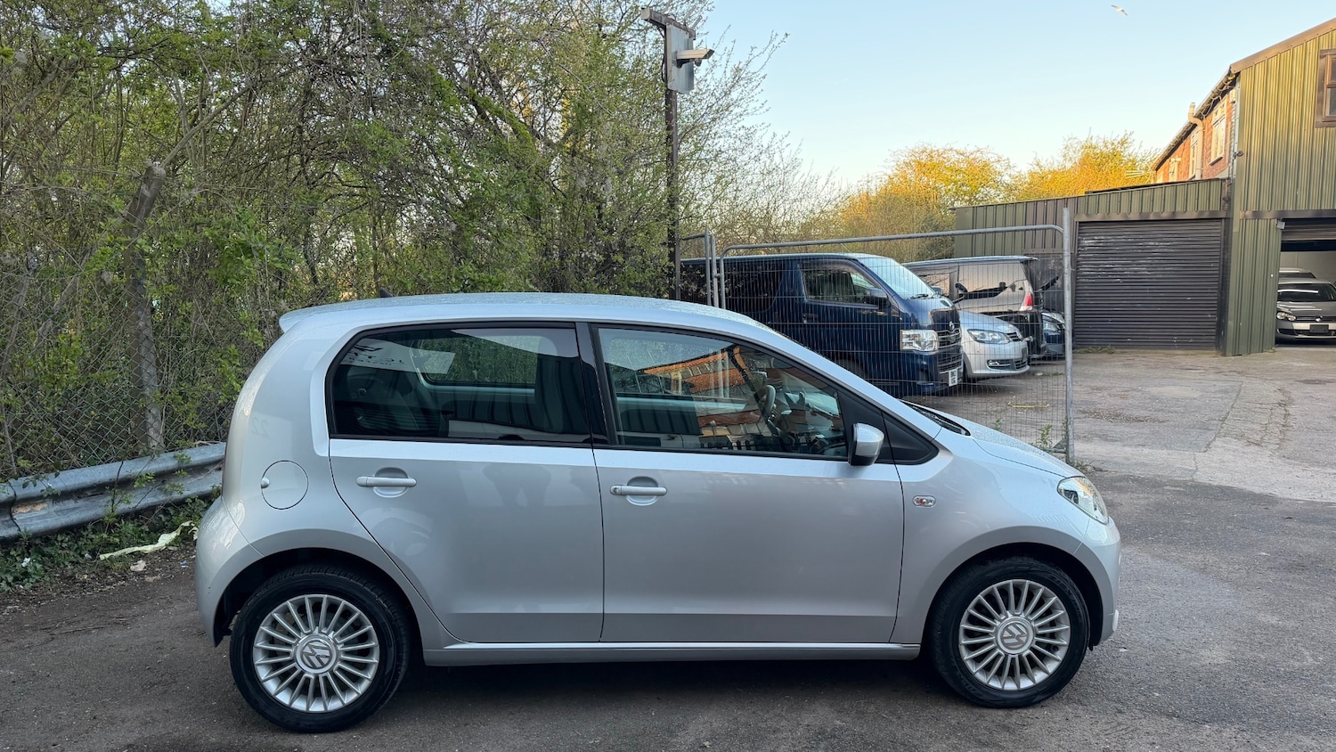 Used Volkswagen up! 2015 for sale - 78060741: Photo 4