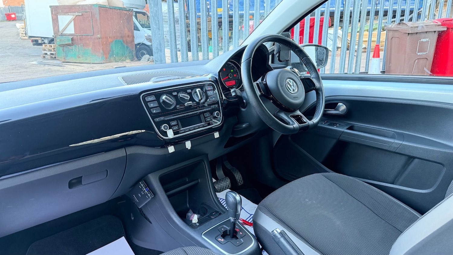 Used Volkswagen up! 2015 for sale - 78060741: Photo 8