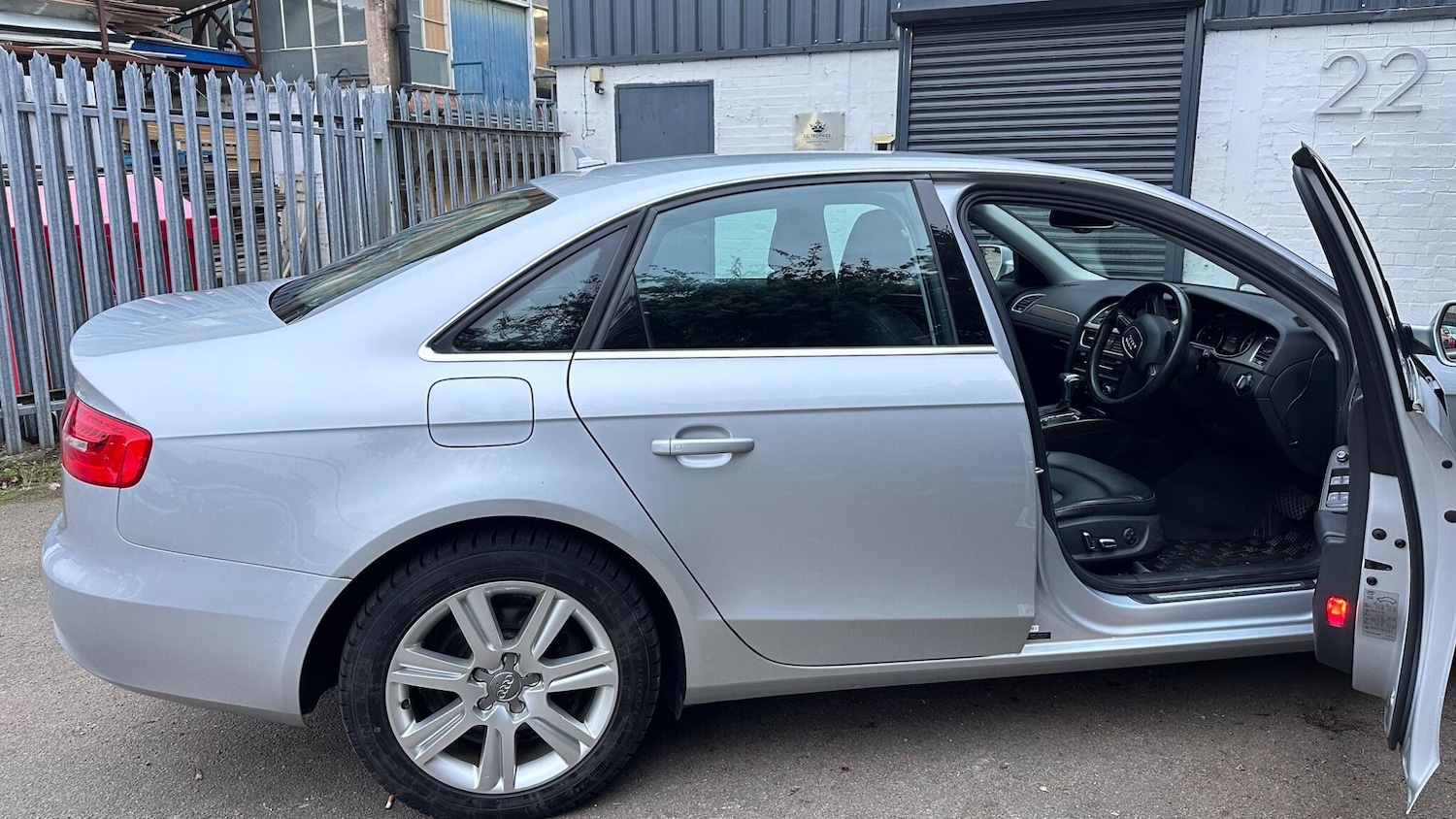 Used Audi A4 for sale - 76995548: Photo 4