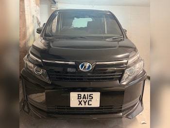 Used Toyota Voxy 2015 for sale - 79329875: Photo