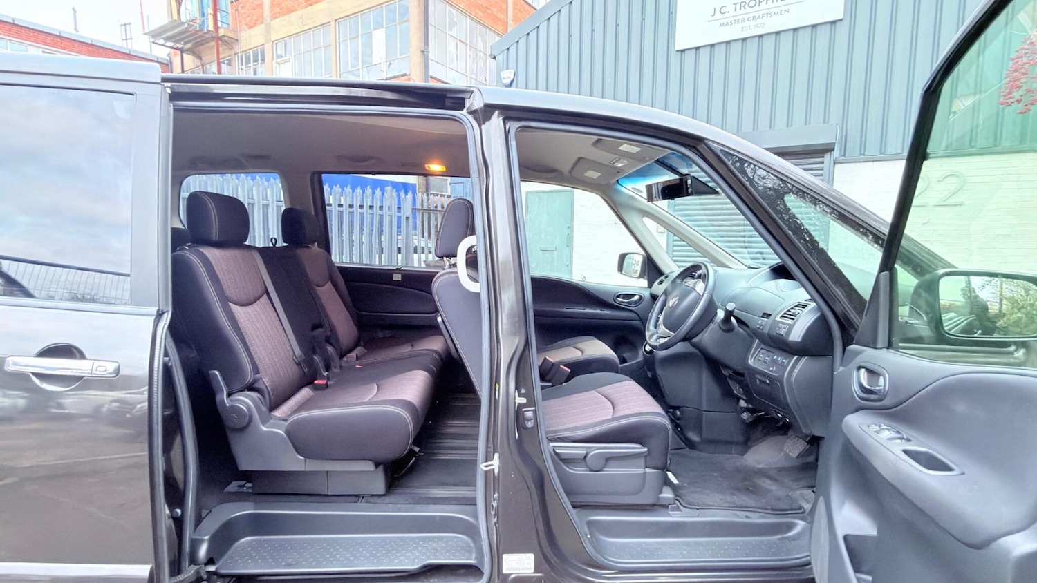 Used Nissan Serena 2025 for sale - 76969792: Photo 17