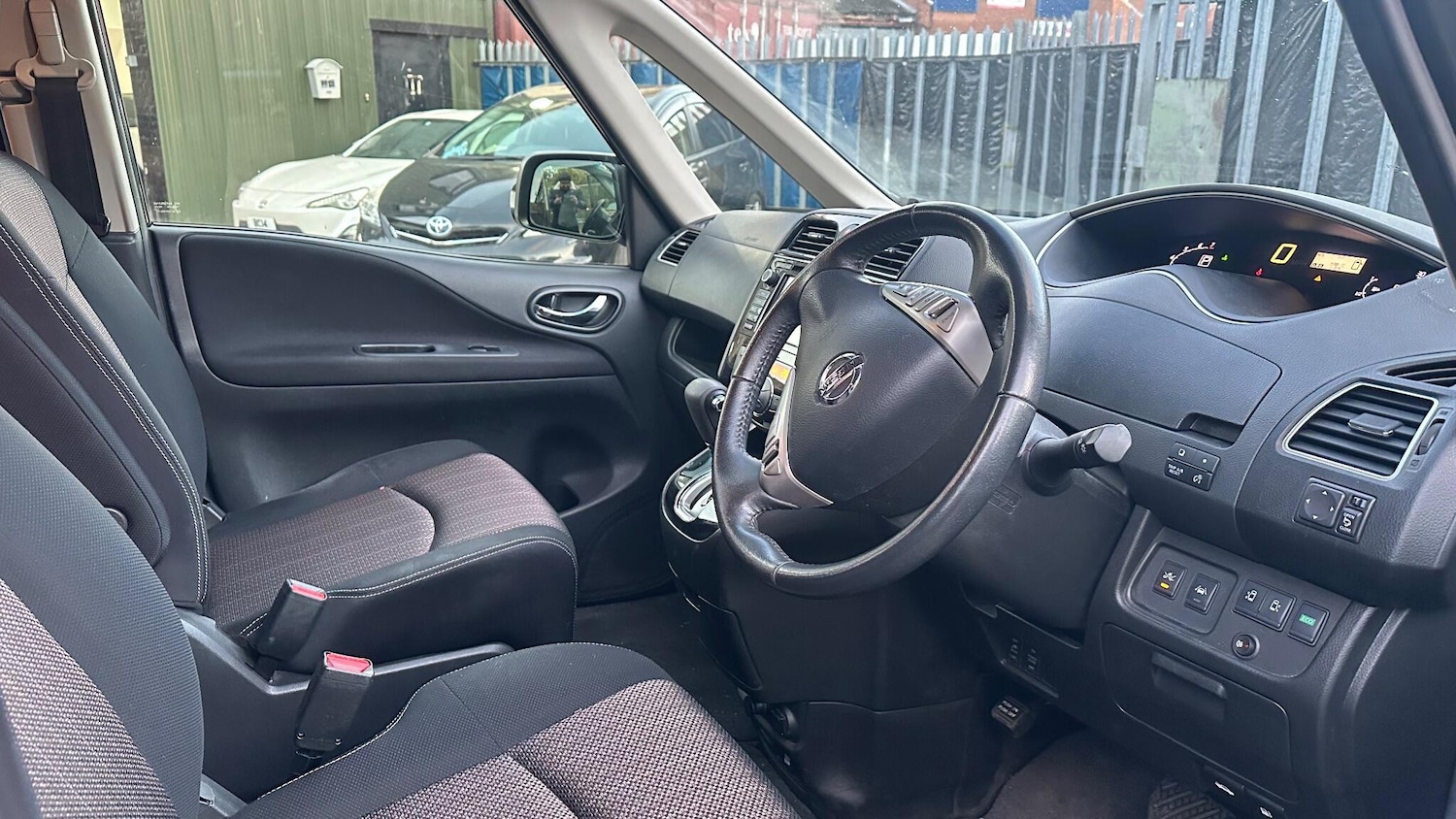 Used Nissan Serena 2025 for sale - 76969792: Photo 39