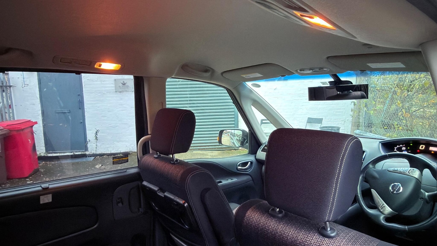 Used Nissan Serena 2025 for sale - 76969792: Photo 40