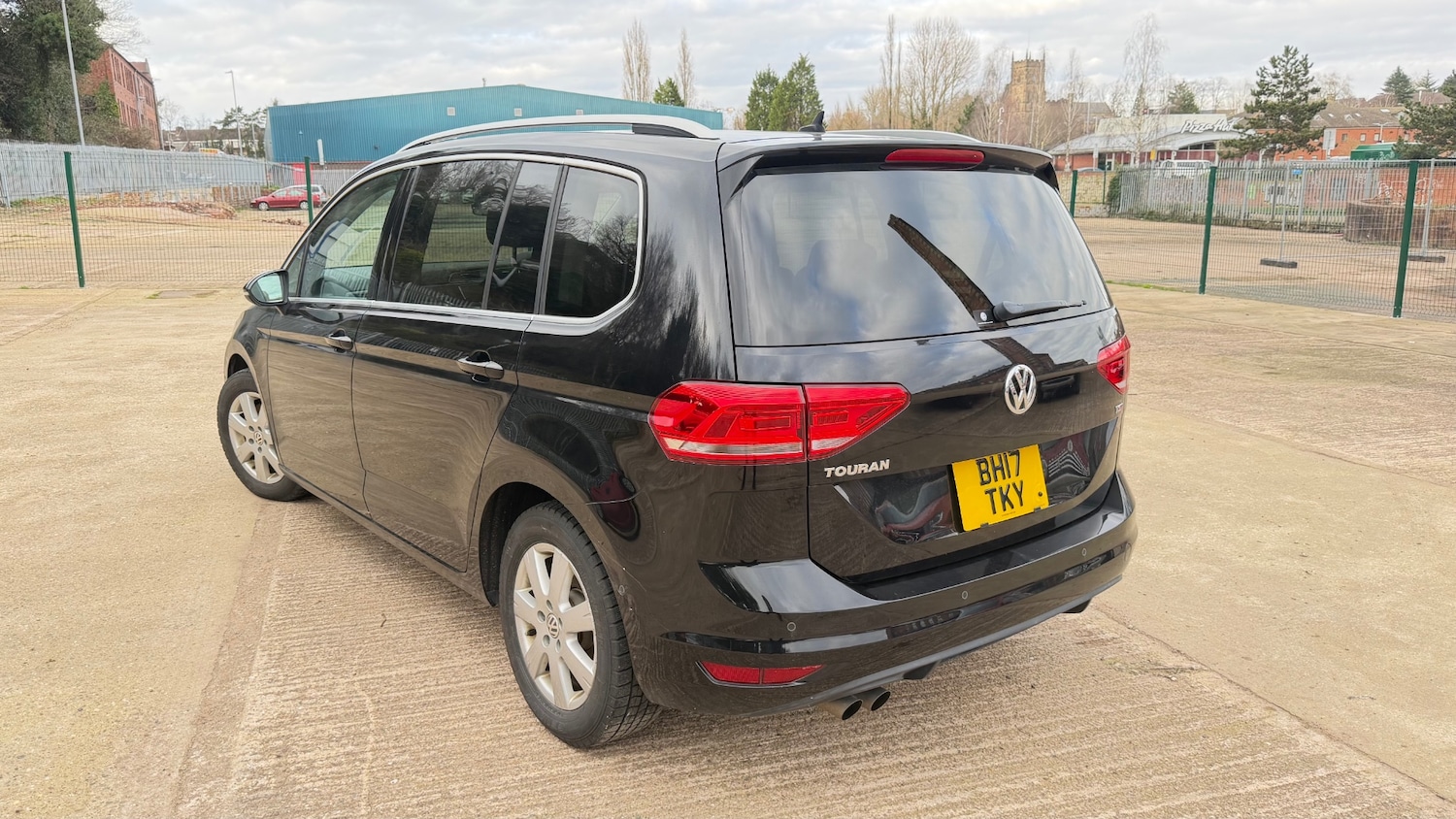 Used Volkswagen Touran 2025 for sale - 77994454: Photo 2