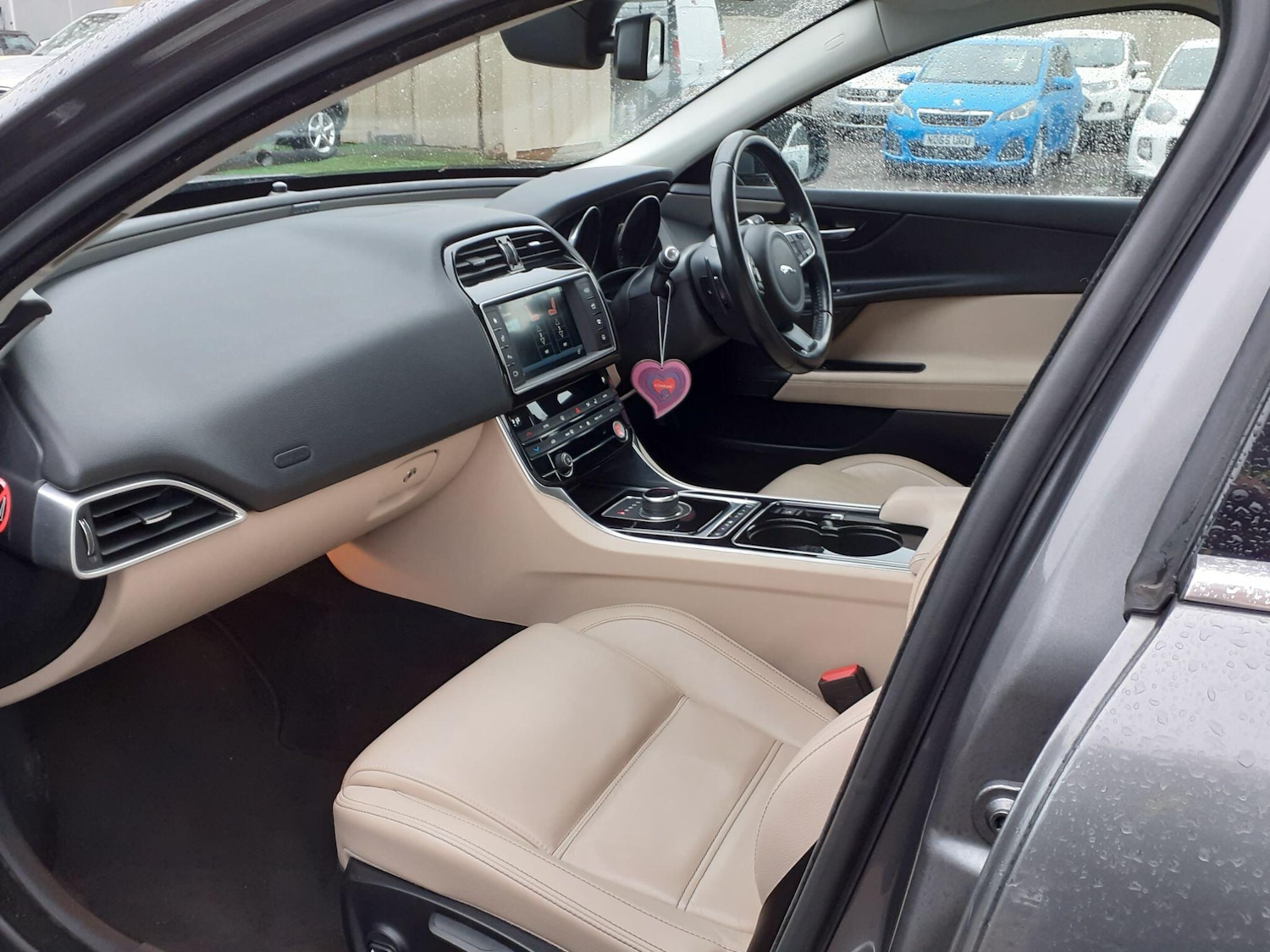 Used Jaguar XE 2016 for sale - 76878695: Photo 11