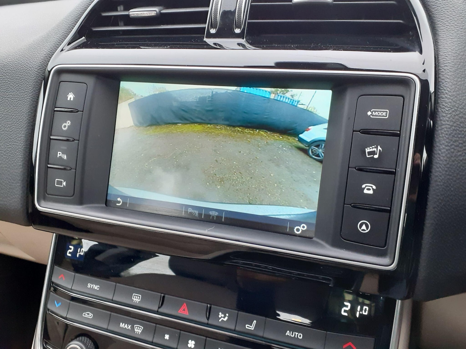 Used Jaguar XE 2016 for sale - 76878695: Photo 18