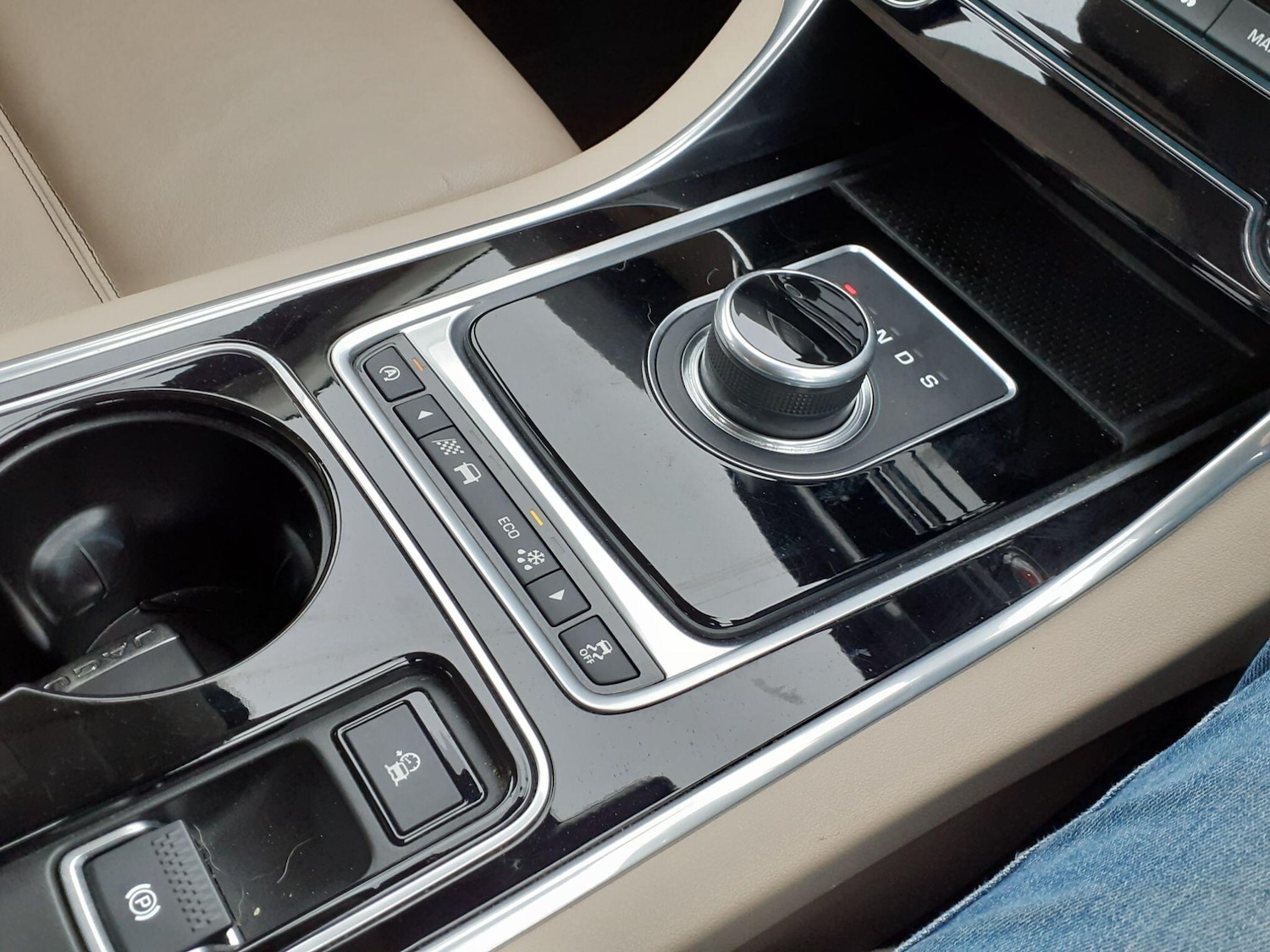 Used Jaguar XE 2016 for sale - 76878695: Photo 19