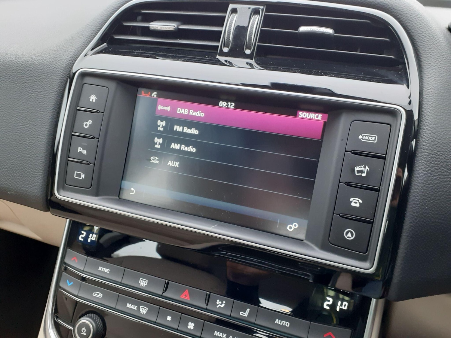 Used Jaguar XE 2016 for sale - 76878695: Photo 20