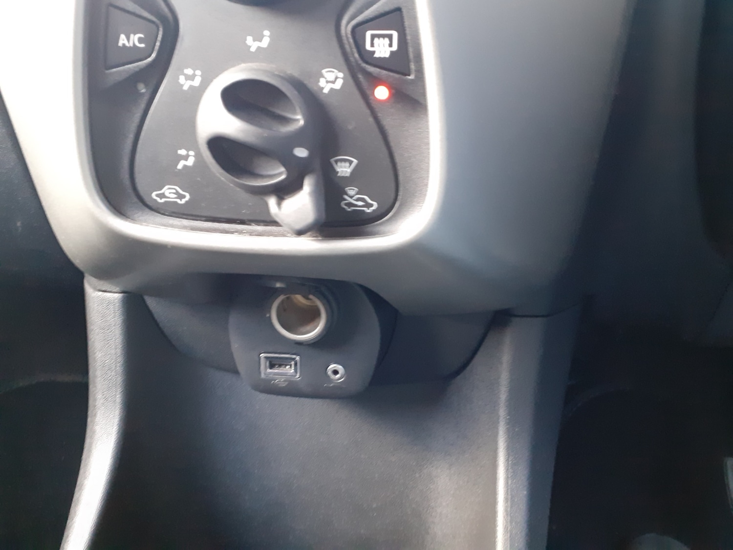 Used Peugeot 108 2016 for sale - 77135928: Photo 17