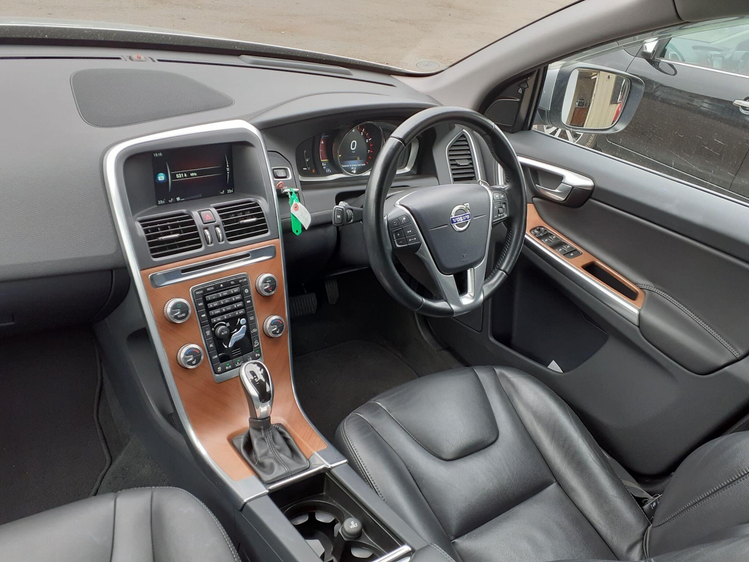 Used Volvo XC60 2025 for sale - 76878691: Photo 15