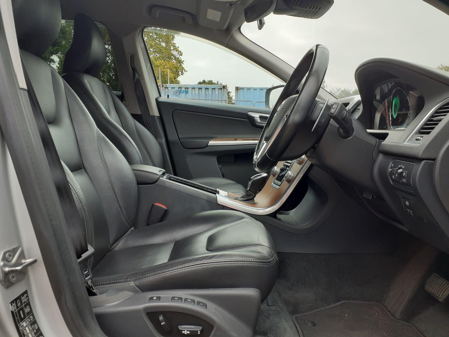 Used Volvo XC60 2025 for sale - 76878691: Photo 19