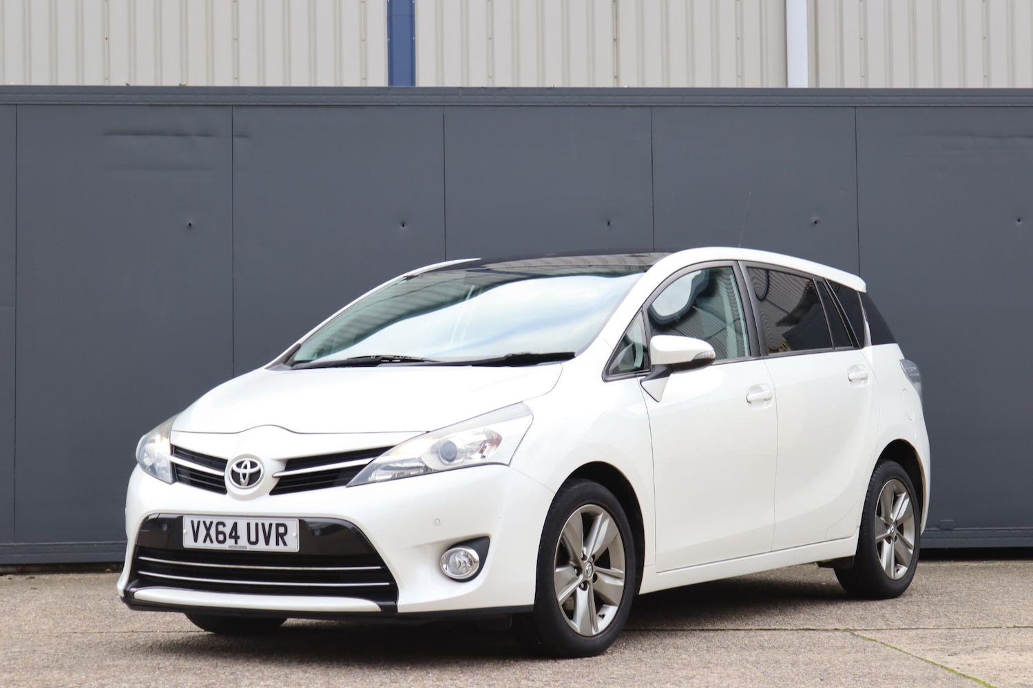Used Toyota Verso 2014 for sale - 76597256: Photo 1