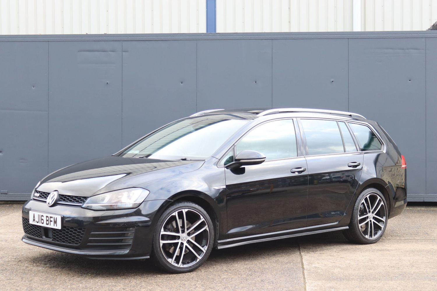 Used Volkswagen Golf 2016 for sale - 77090904: Photo 26