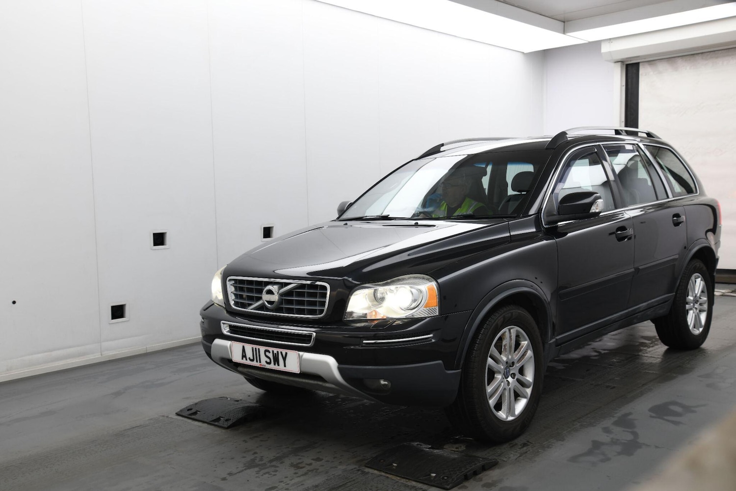 Used Volvo XC90 2011 for sale - 76432243: Photo 2