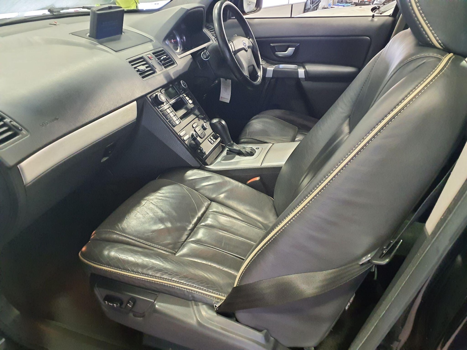 Used Volvo XC90 2011 for sale - 76432243: Photo 27