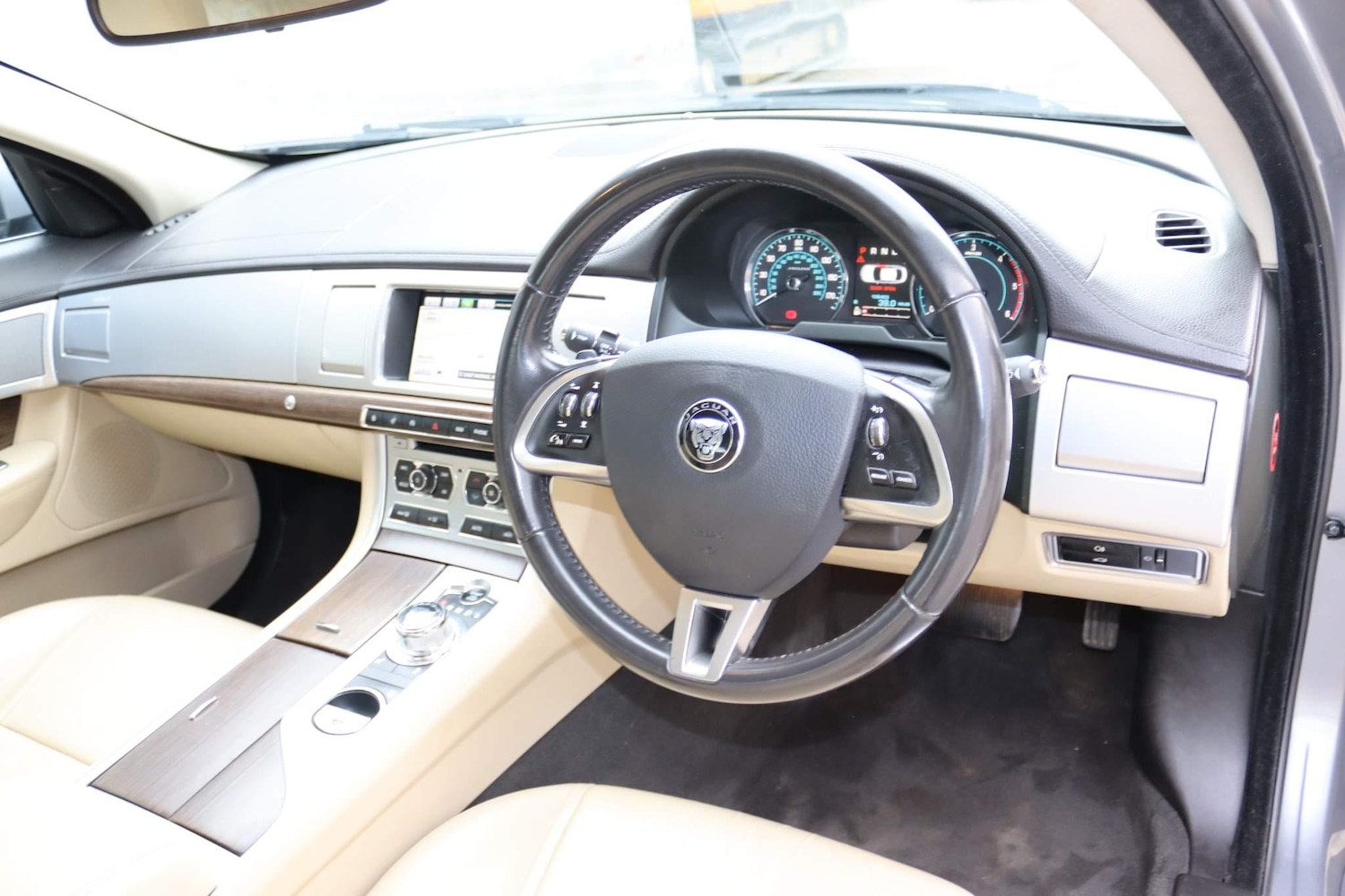 Used Jaguar XF 2014 for sale - 76215644: Photo 21