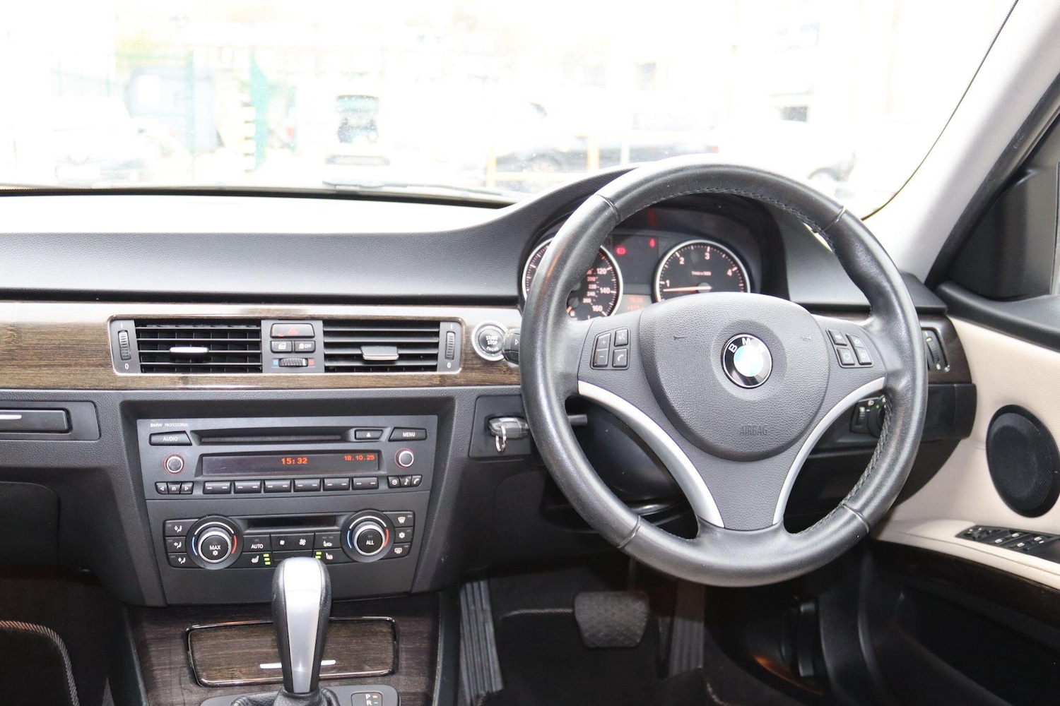 Used BMW 3 Series 2011 for sale - 76700720: Photo 12