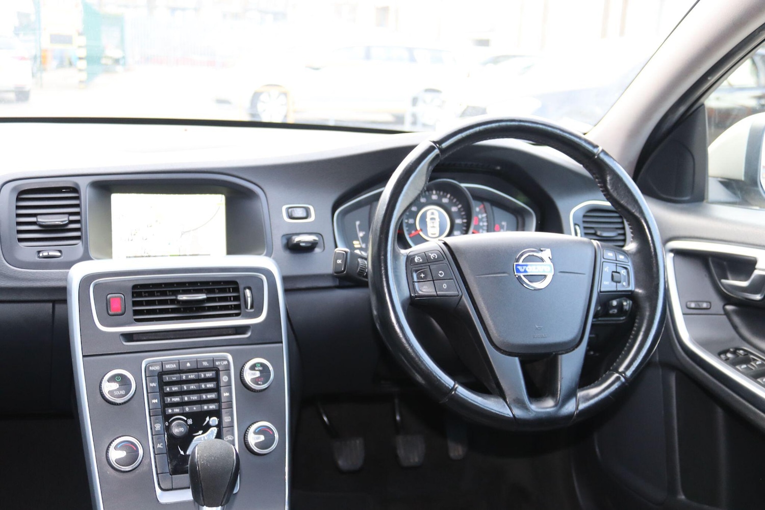 Used Volvo V60 2014 for sale - 77637641: Photo 12