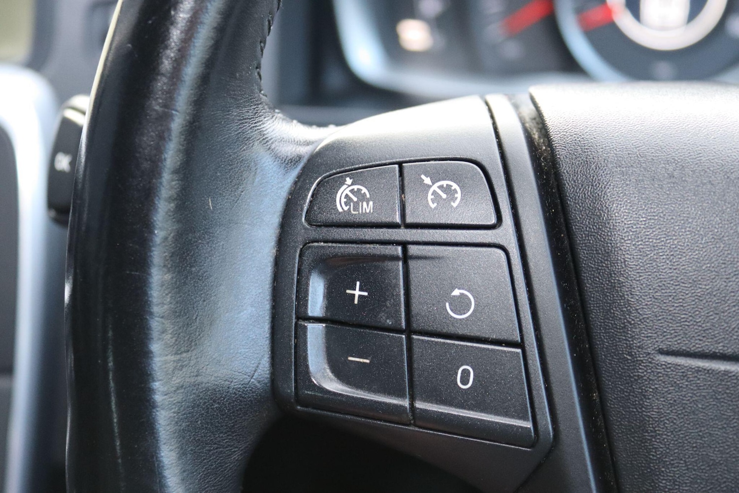 Used Volvo V60 2014 for sale - 77637641: Photo 13