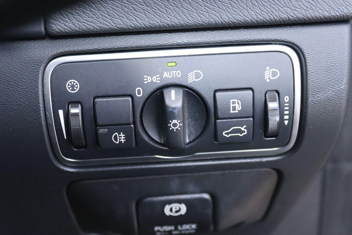 Used Volvo V60 2014 for sale - 77637641: Photo 15