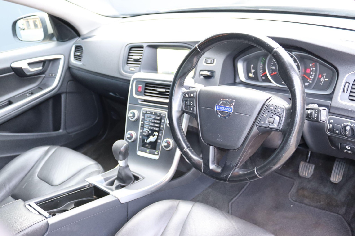 Used Volvo V60 2014 for sale - 77637641: Photo 17