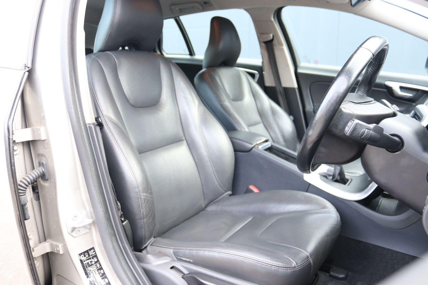 Used Volvo V60 2014 for sale - 77637641: Photo 18