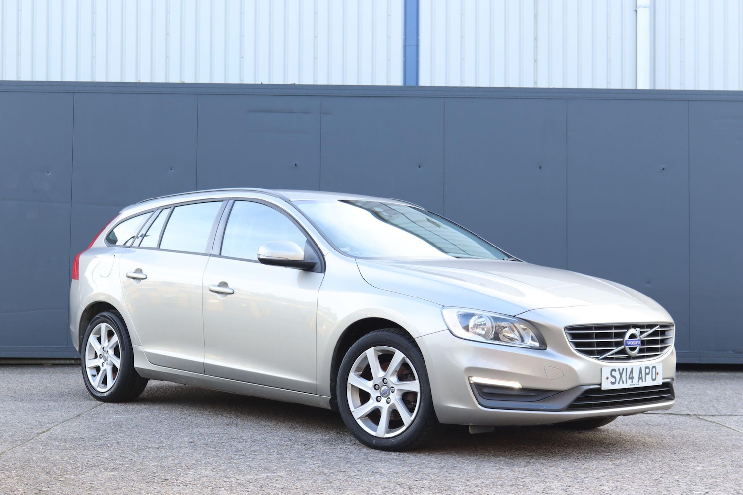 Used Volvo V60 2014 for sale - 77637641: Photo 24