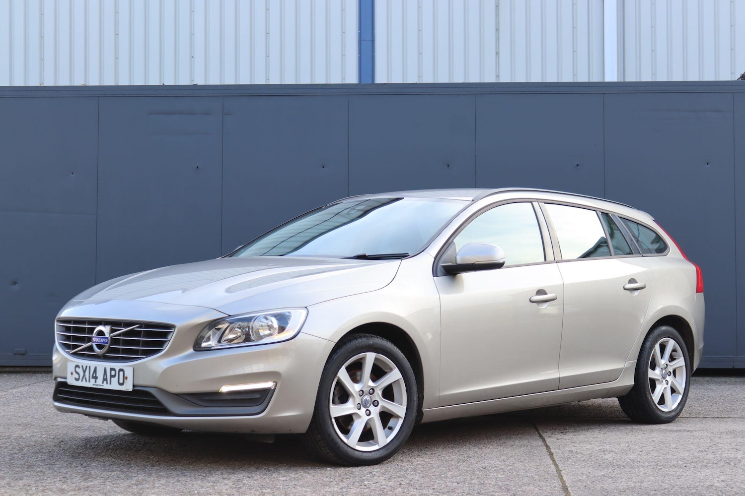 Used Volvo V60 2014 for sale - 77637641: Photo 25