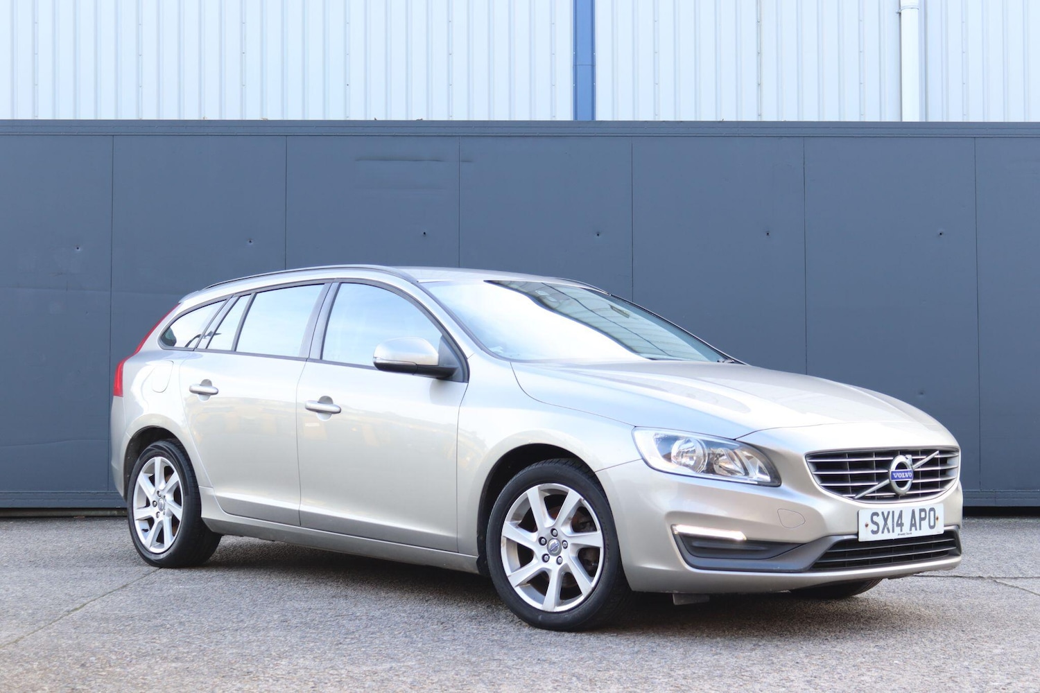 Used Volvo V60 2014 for sale - 77637641: Photo 32