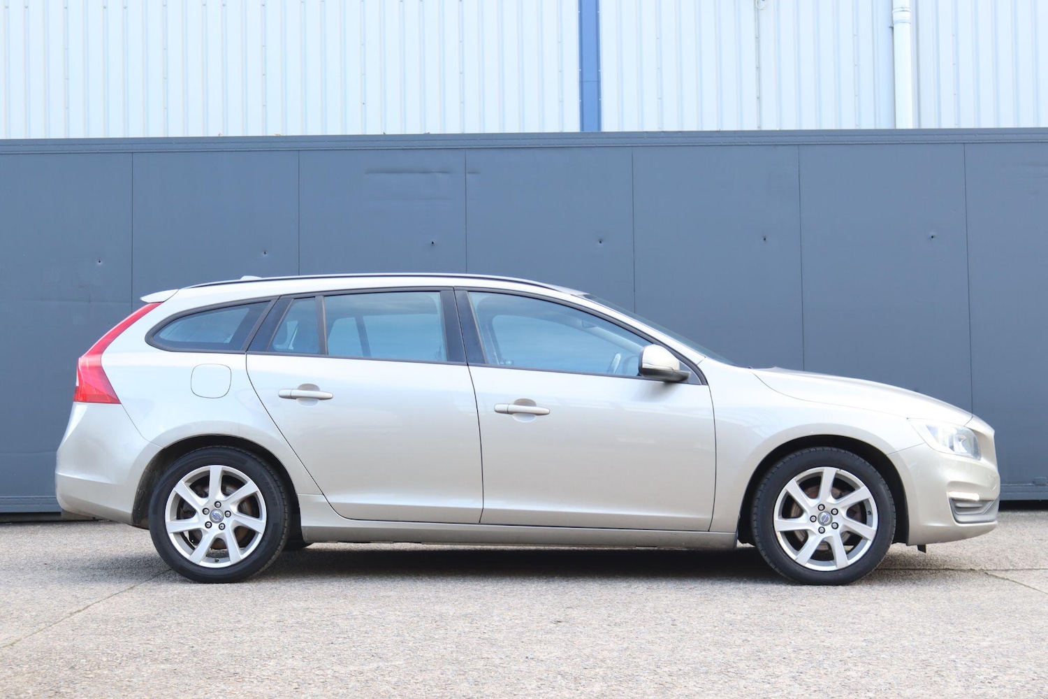 Used Volvo V60 2014 for sale - 77637641: Photo 9