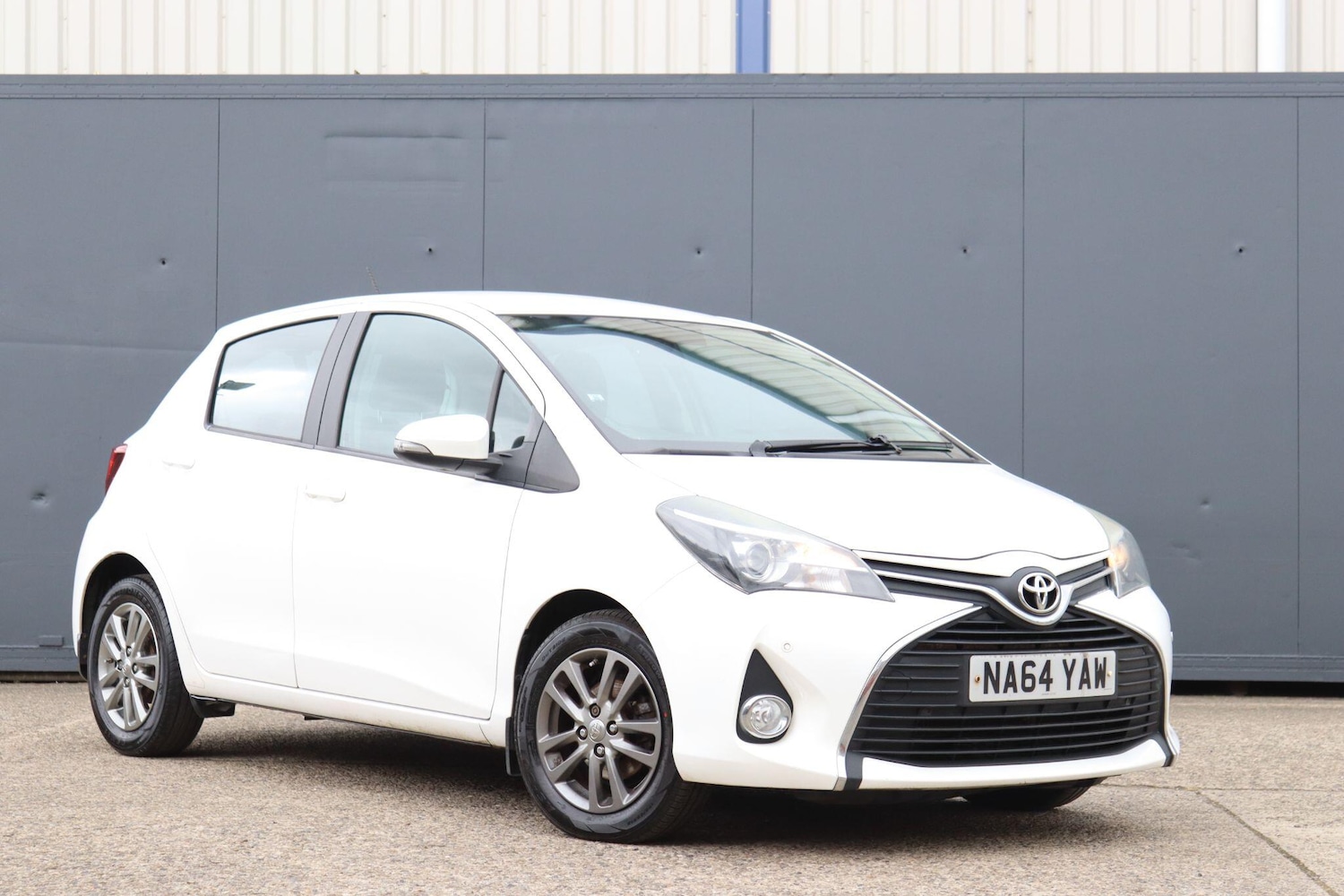 Used Toyota Yaris 2014 for sale - 75577111: Photo 2