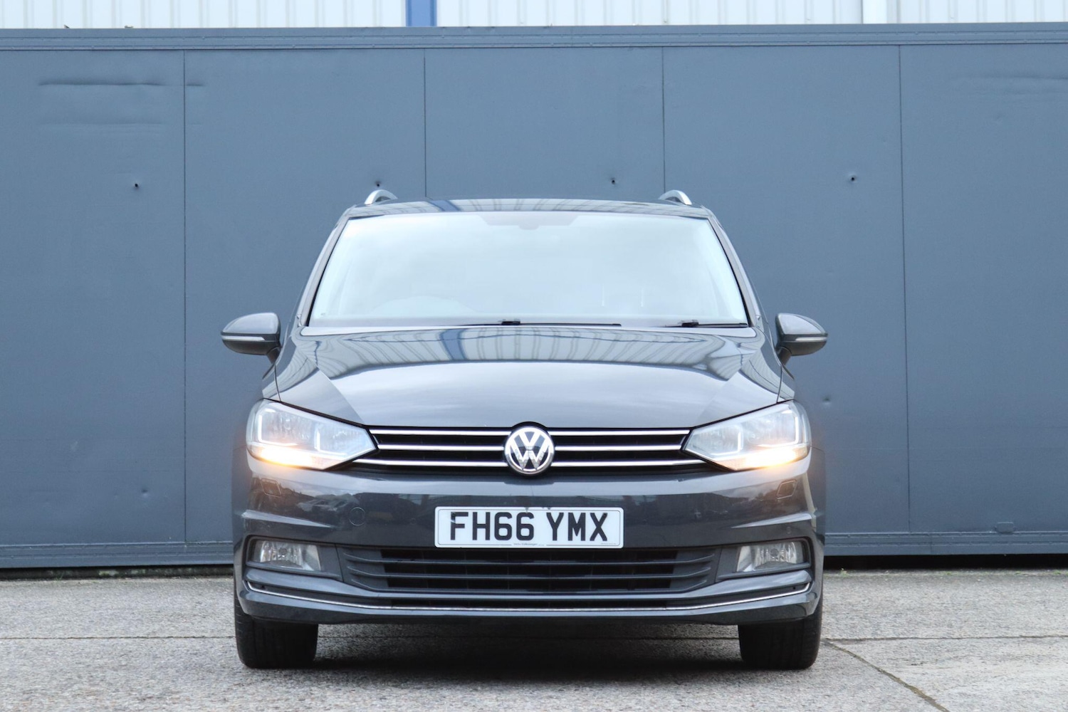 Used Volkswagen Touran 2017 for sale - 77314927: Photo 2