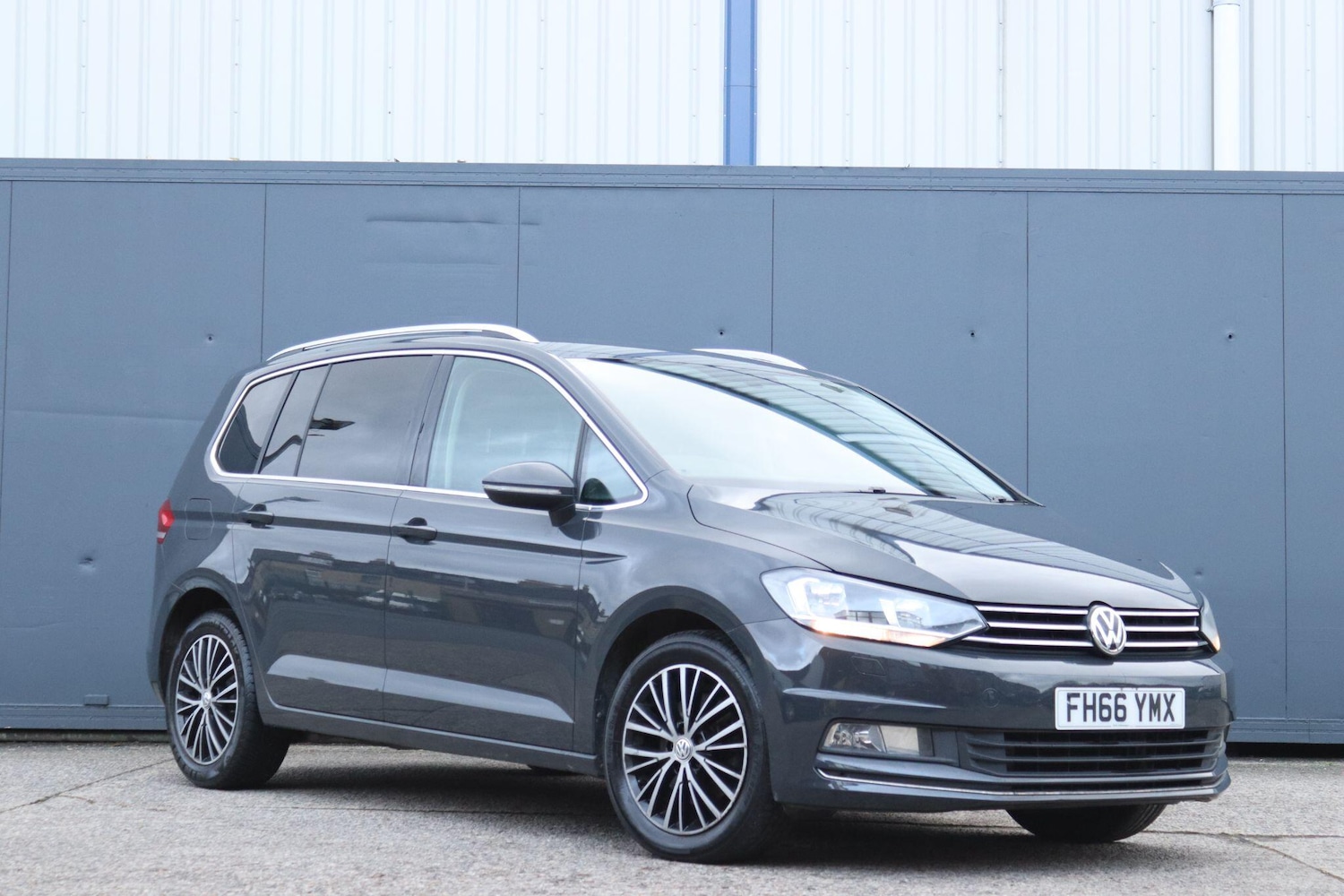 Used Volkswagen Touran 2017 for sale - 77314927: Photo 3