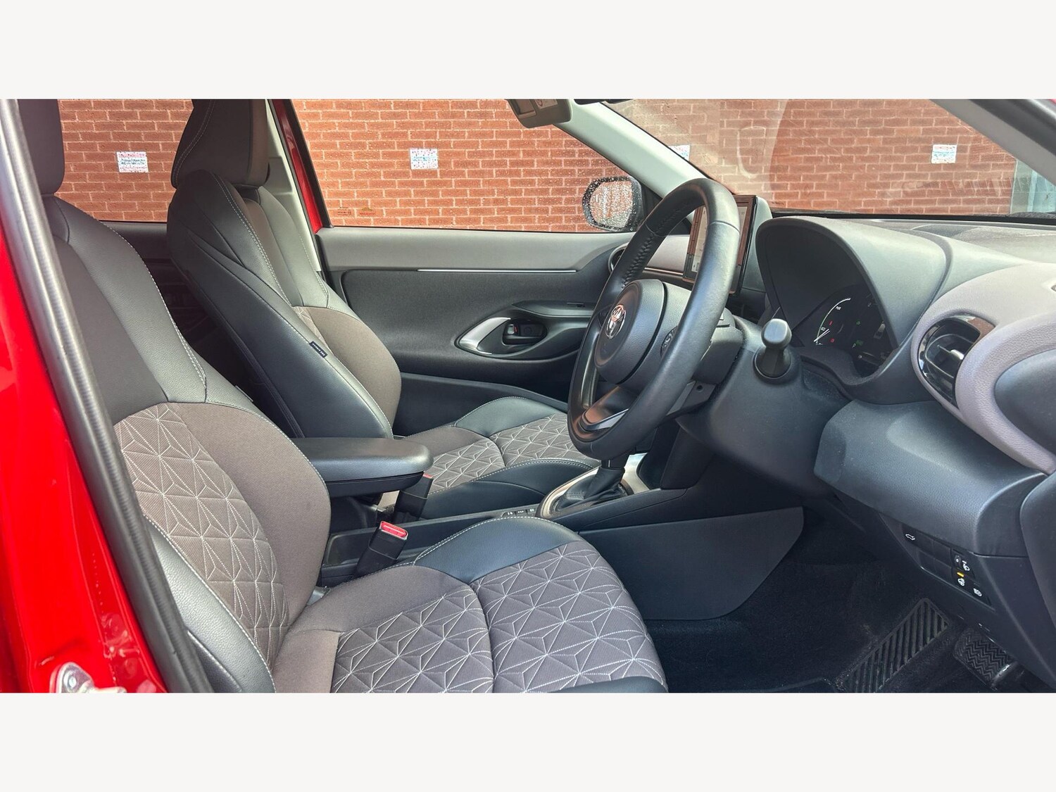 Used Toyota Yaris Cross 2024 for sale - 77497155: Photo 13