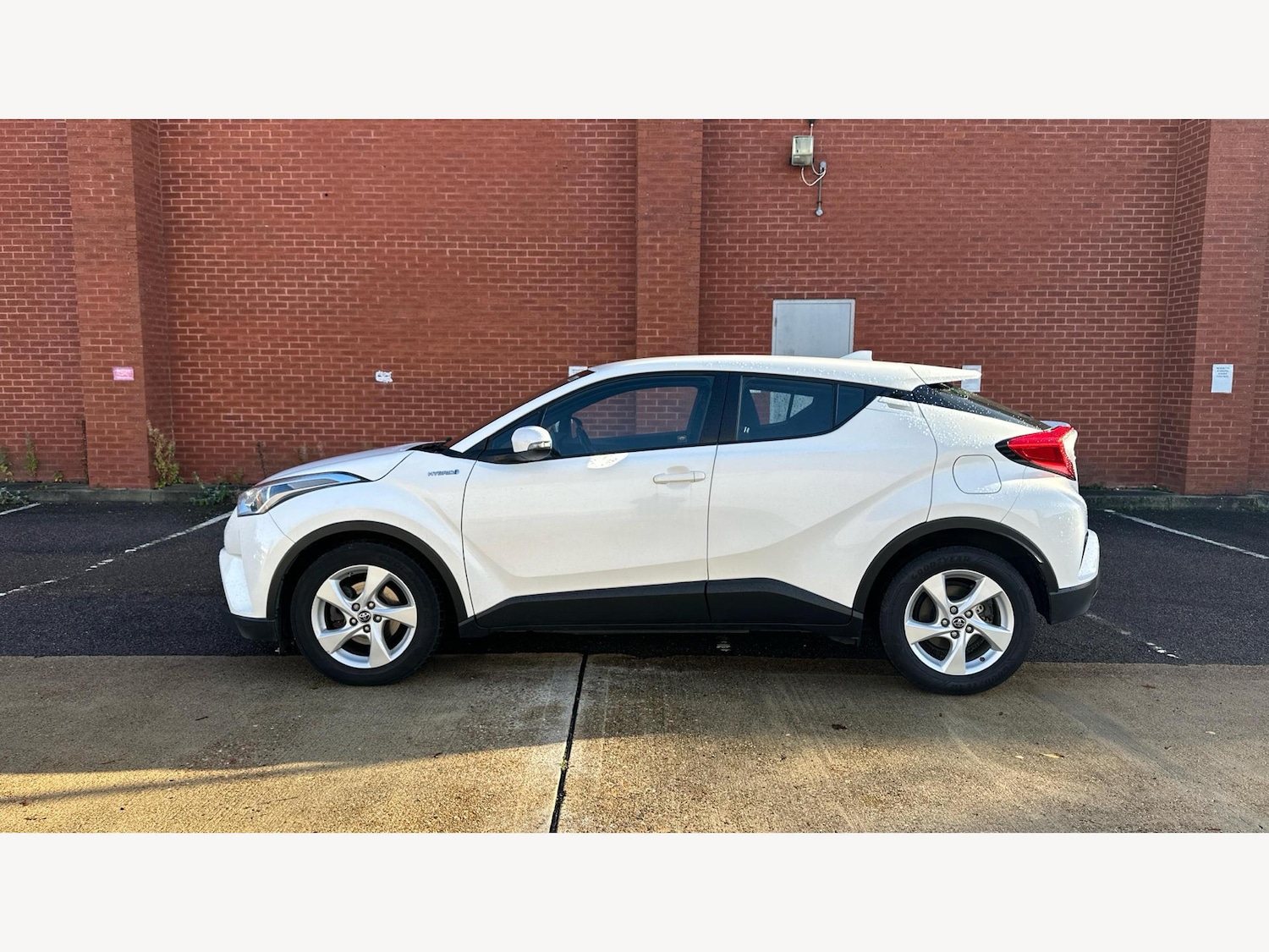 Used Toyota C-HR 2018 for sale - 77646858: Photo 19