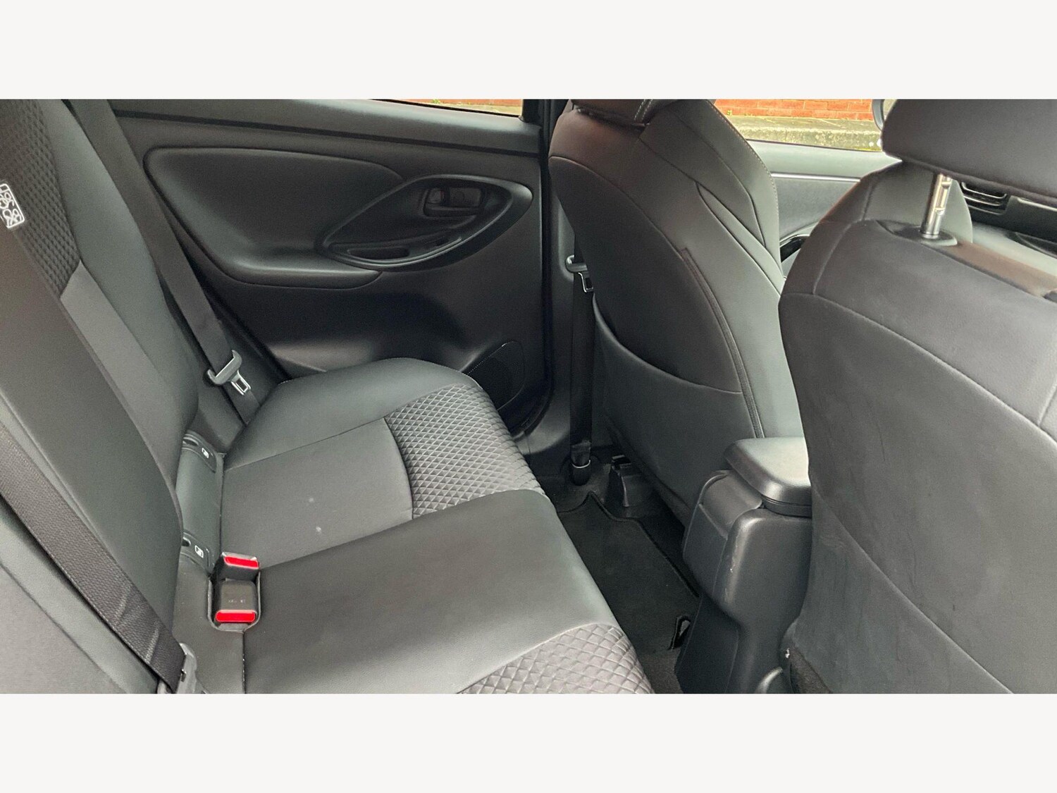 Used Toyota Yaris 2024 for sale - 77646387: Photo 14