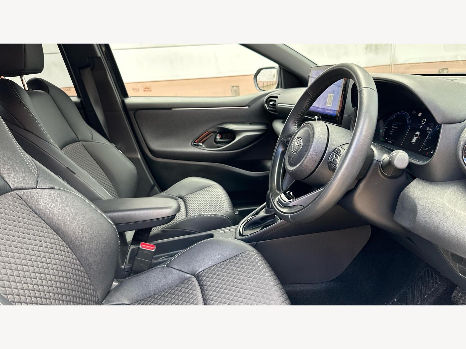 Used Toyota Yaris 2024 for sale - 76499008: Photo 13