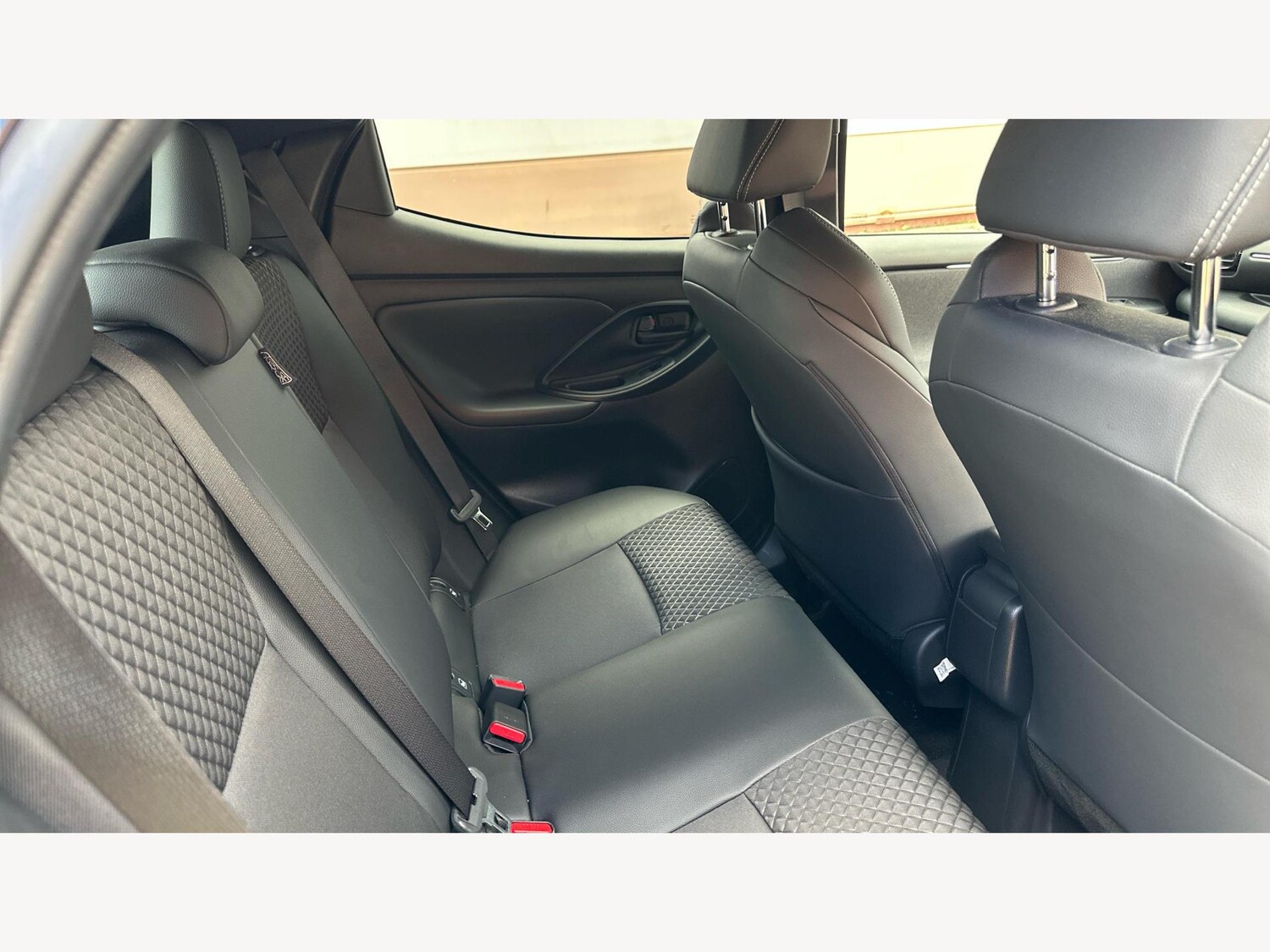 Used Toyota Yaris 2024 for sale - 76499008: Photo 14