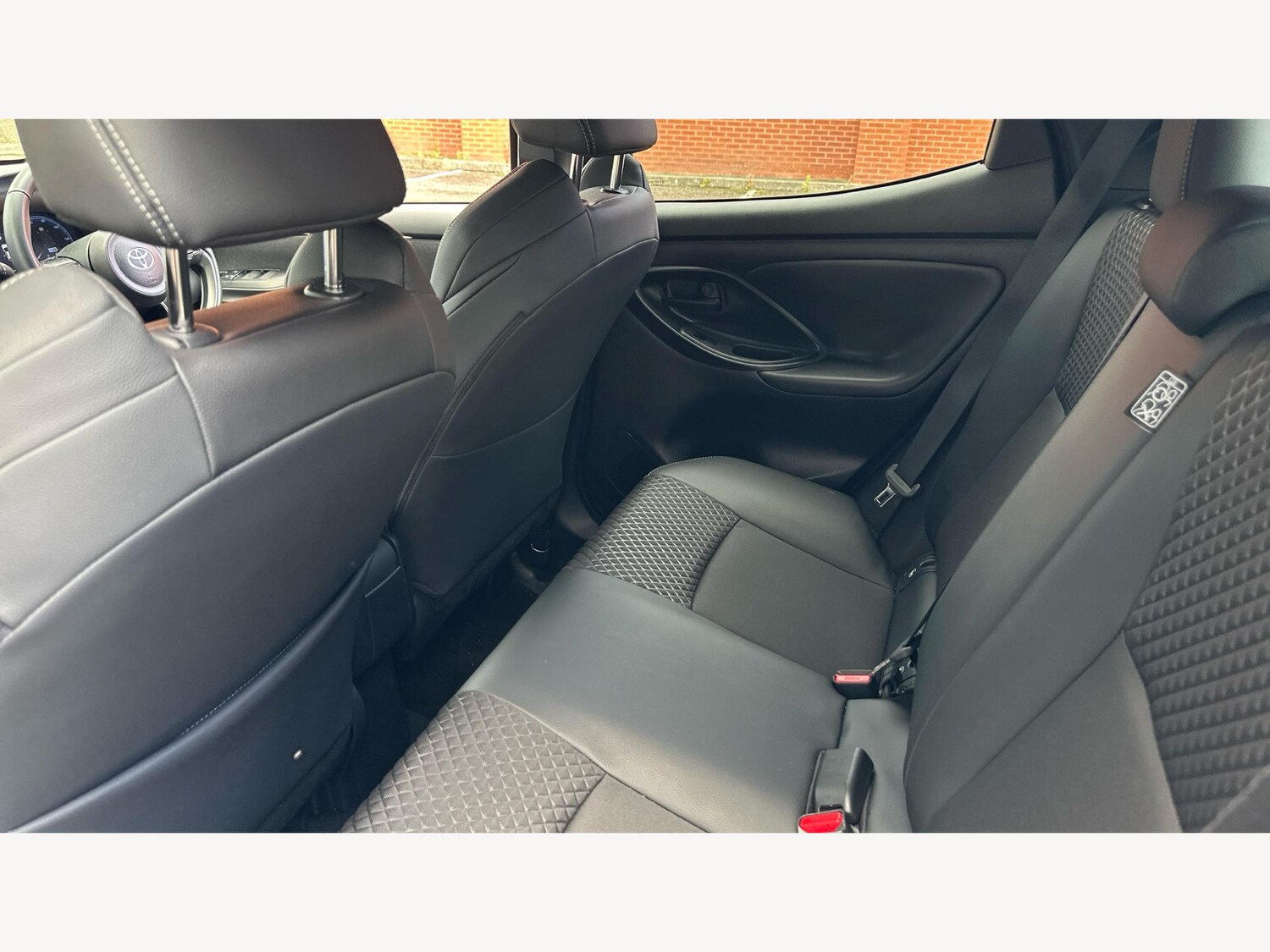 Used Toyota Yaris 2024 for sale - 76499008: Photo 15