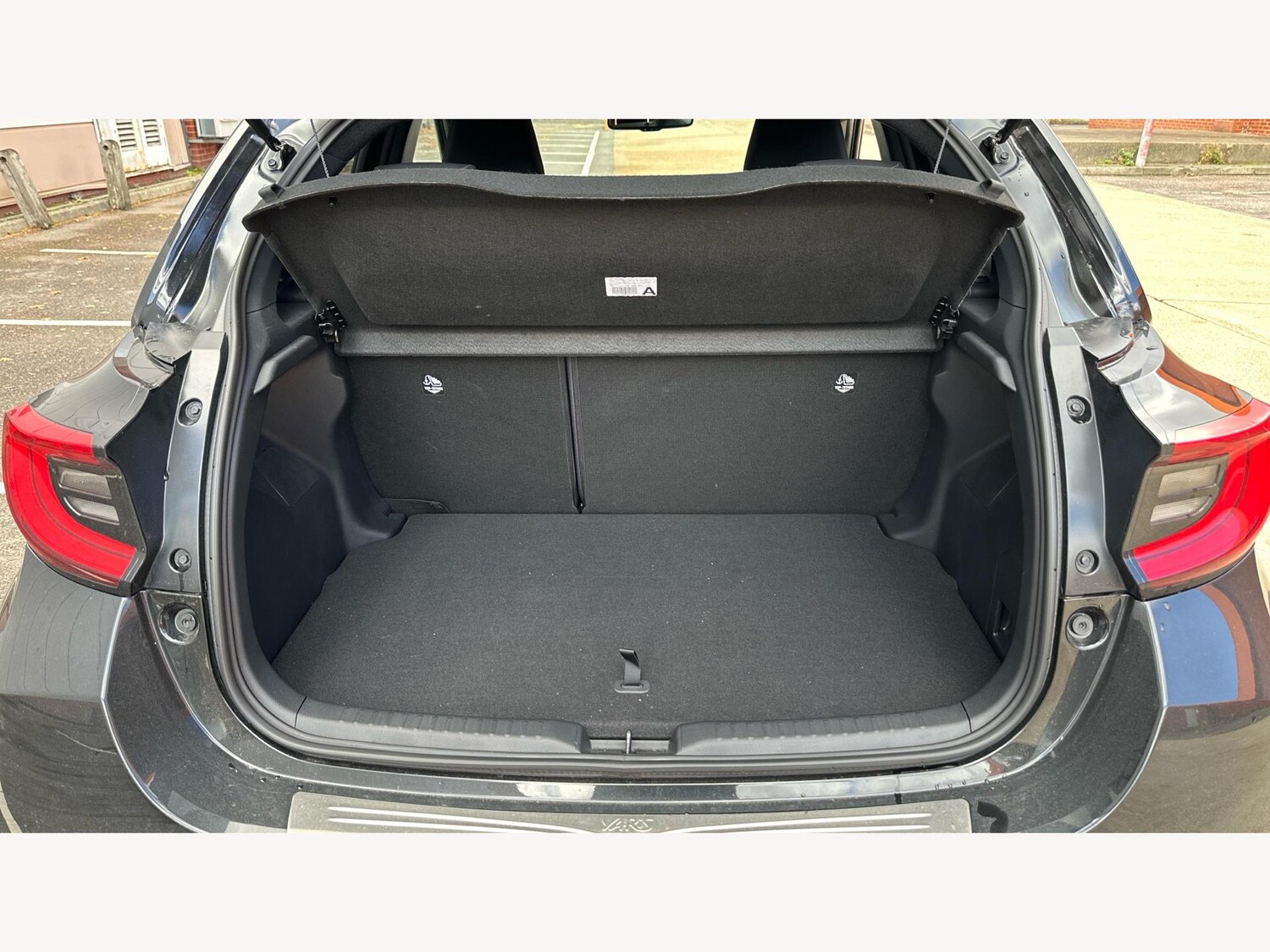 Used Toyota Yaris 2024 for sale - 76499008: Photo 16