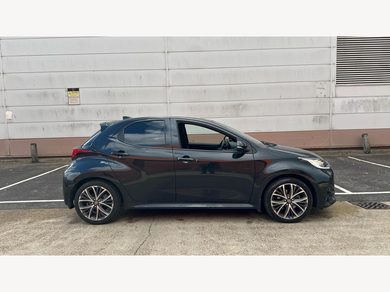 Used Toyota Yaris 2024 for sale - 76499008: Photo 18