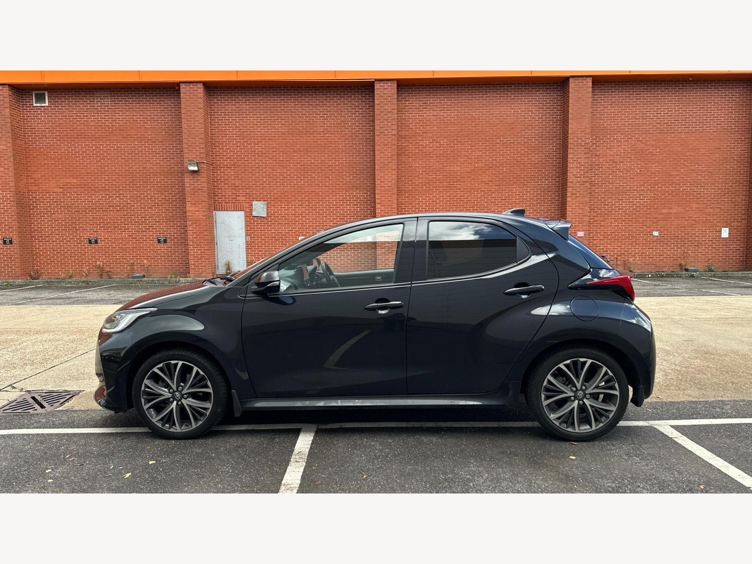 Used Toyota Yaris 2024 for sale - 76499008: Photo 19