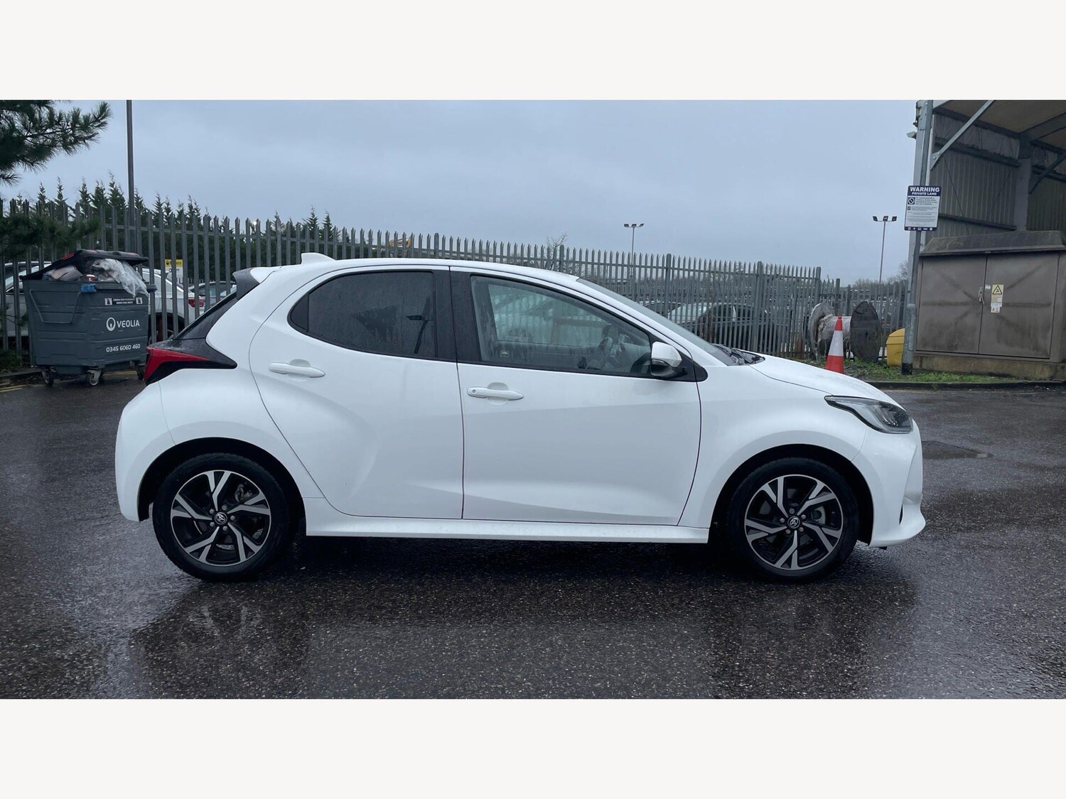 Used Toyota Yaris for sale - 77825145: Photo 18