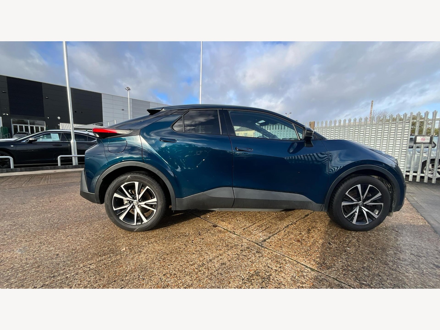 Used Toyota C-HR 2024 for sale - 77143064: Photo 18