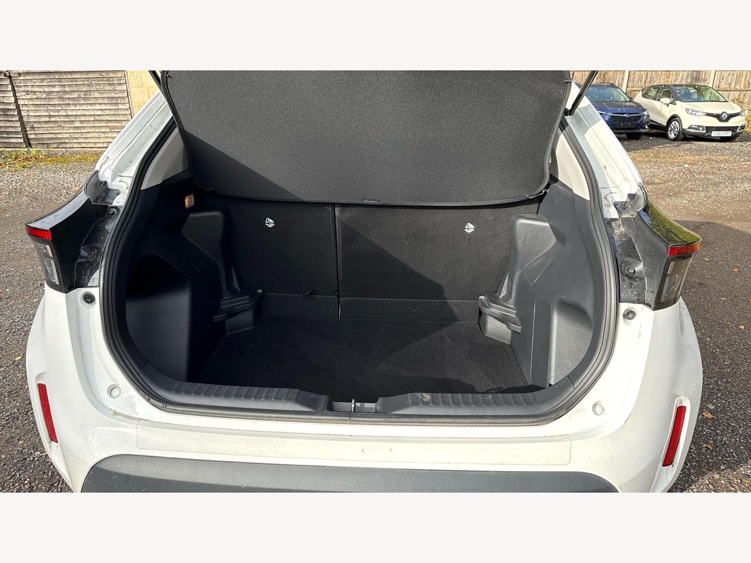 Used Toyota Yaris Cross 2022 for sale - 76360821: Photo 16