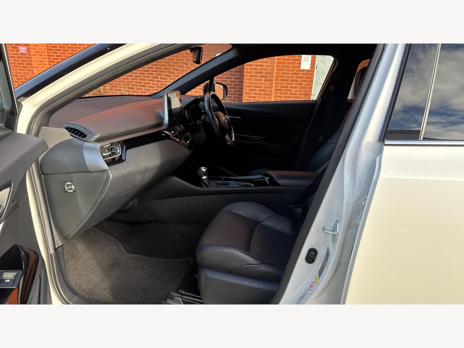 Used Toyota C-HR 2019 for sale - 76644680: Photo 12